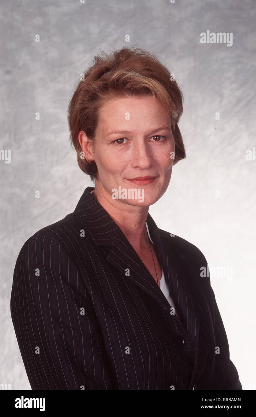 Die Sorge um die jüngste Tochter Gitti bringt Max und seine geschiedene Frau Ingrid (SUZANNE VON BORSODY) wieder näher zusammen ... aka. Herzenssache / Überschrift: VATER WILLEN PIÙ AMPIO (9/13) Foto Stock