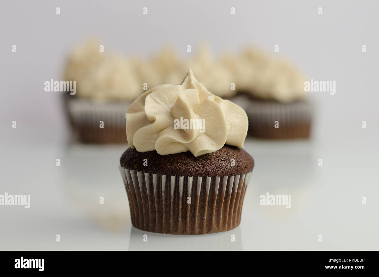 Devil's Food tortini, deliziosa Moka, caffè e cioccolato cupcake Foto Stock
