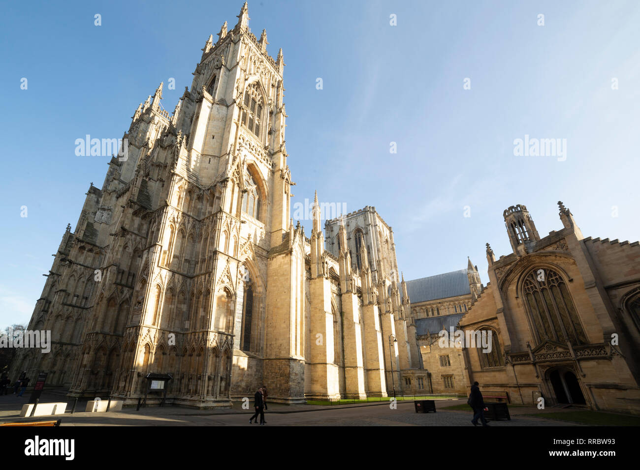 La facciata della cattedrale di York Minster in York, Inghilterra. La costruzione del luogo di culto iniziò nel XIII secolo. Foto Stock