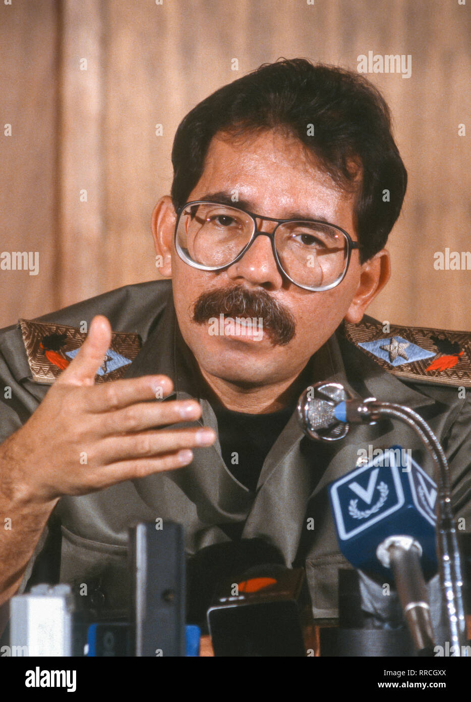 CARACAS, Venezuela - 3 febbraio 1989: Daniel Ortega, Presidente del Nicaragua, a news conferenza. Foto Stock