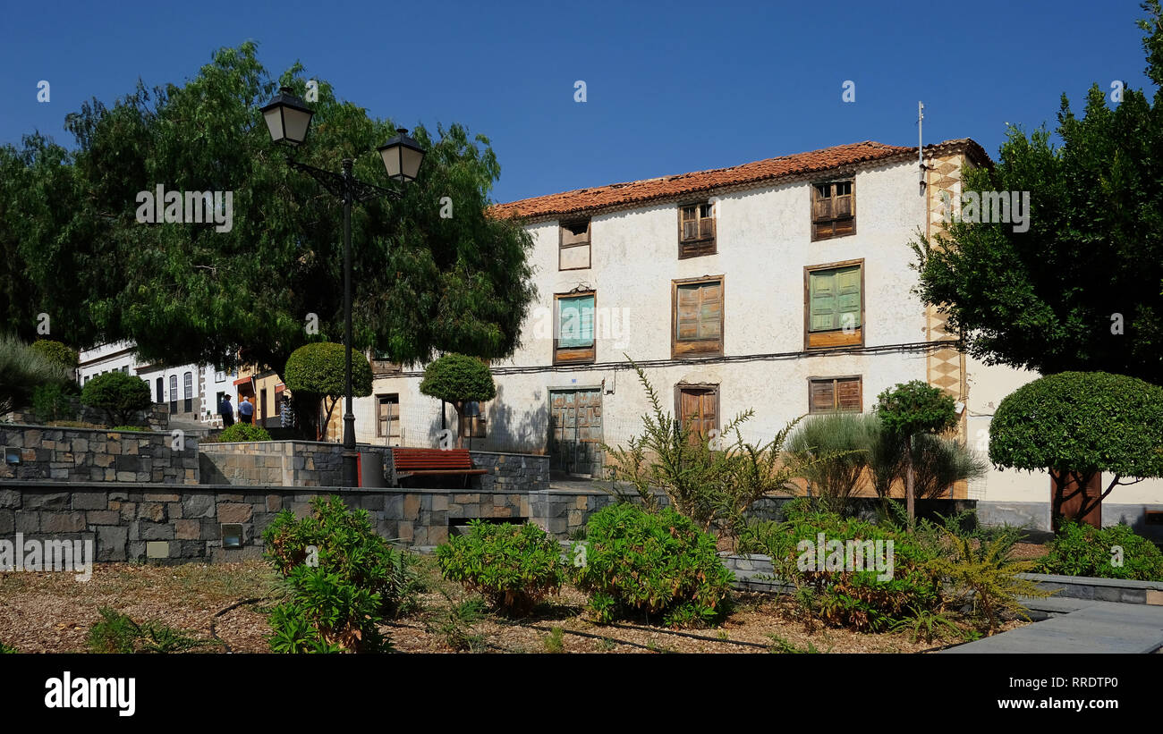 Abbandonata casa grande con un fascino locale nel centro storico di Vilaflor de Chasna, il più alto villaggio di altitudine in Tenerife Foto Stock
