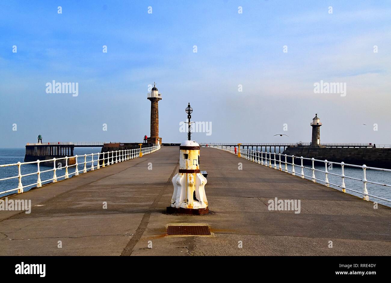 Whitby Harbour Molo Ovest. Foto Stock