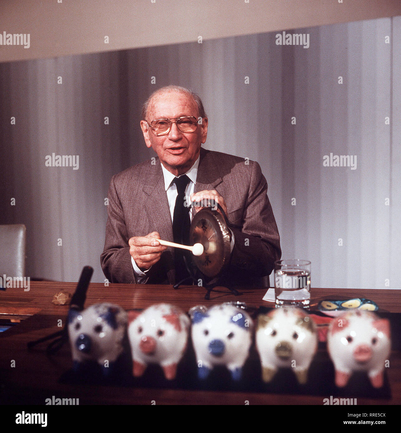 Get Robert lembke era bin ich Desktop Wallpaper Free