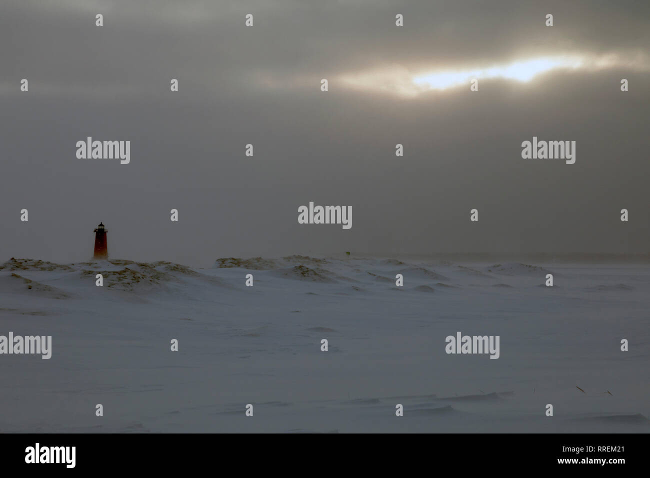 Manistique, Michigan - Il Manistique Oriente frangionde faro sulla riva settentrionale del Lago Michigan. Foto Stock