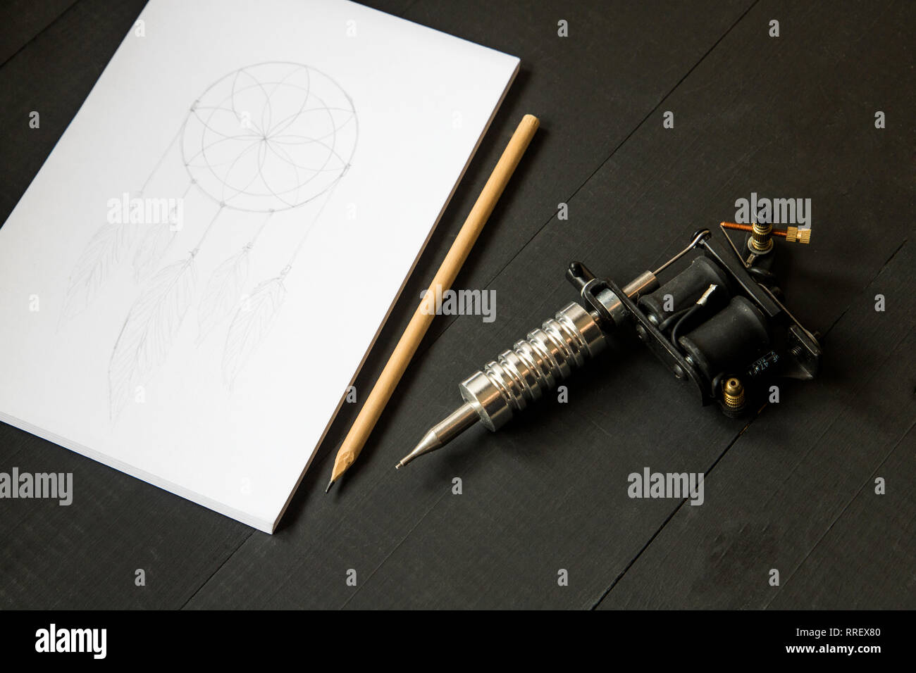 Tattoo Machine con disegno del tatuaggio Foto Stock