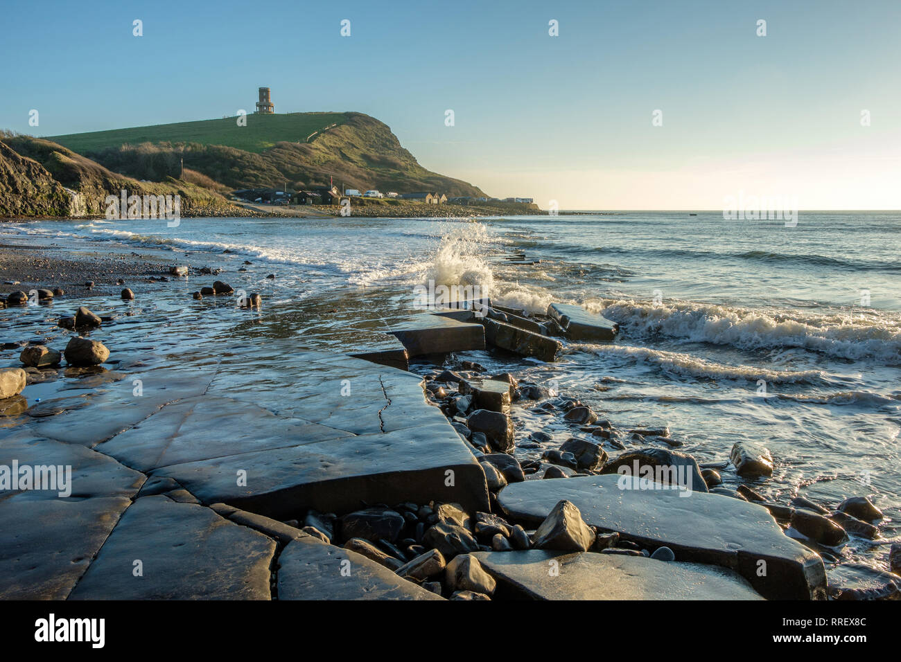 La bassa marea Kimmeridge Bay che mostra le battute Kimmeridge Dorset Inghilterra Foto Stock