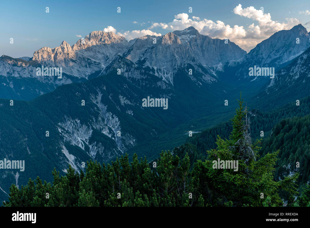 Alpi Giulie in Slovenia nell estate del 2018. -Mt. Triglav e la valle di Vrata Foto Stock