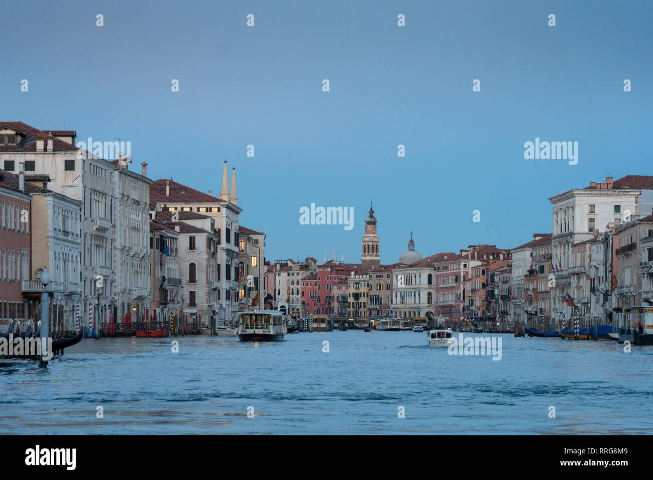 Viste generali del Canal Grande di Venezia. Da una serie di foto di viaggio in Italia. Foto Data: martedì 12 febbraio, 2019. Foto: Roger Garfield/Ala Foto Stock