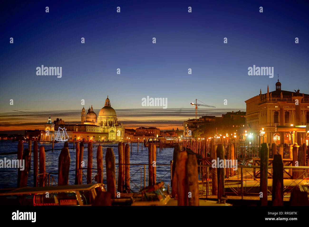 Viste generali di Venezia di notte. Da una serie di foto di viaggio in Italia. Foto Data: martedì 12 febbraio, 2019. Foto: Roger Garfield/Alamy Foto Stock