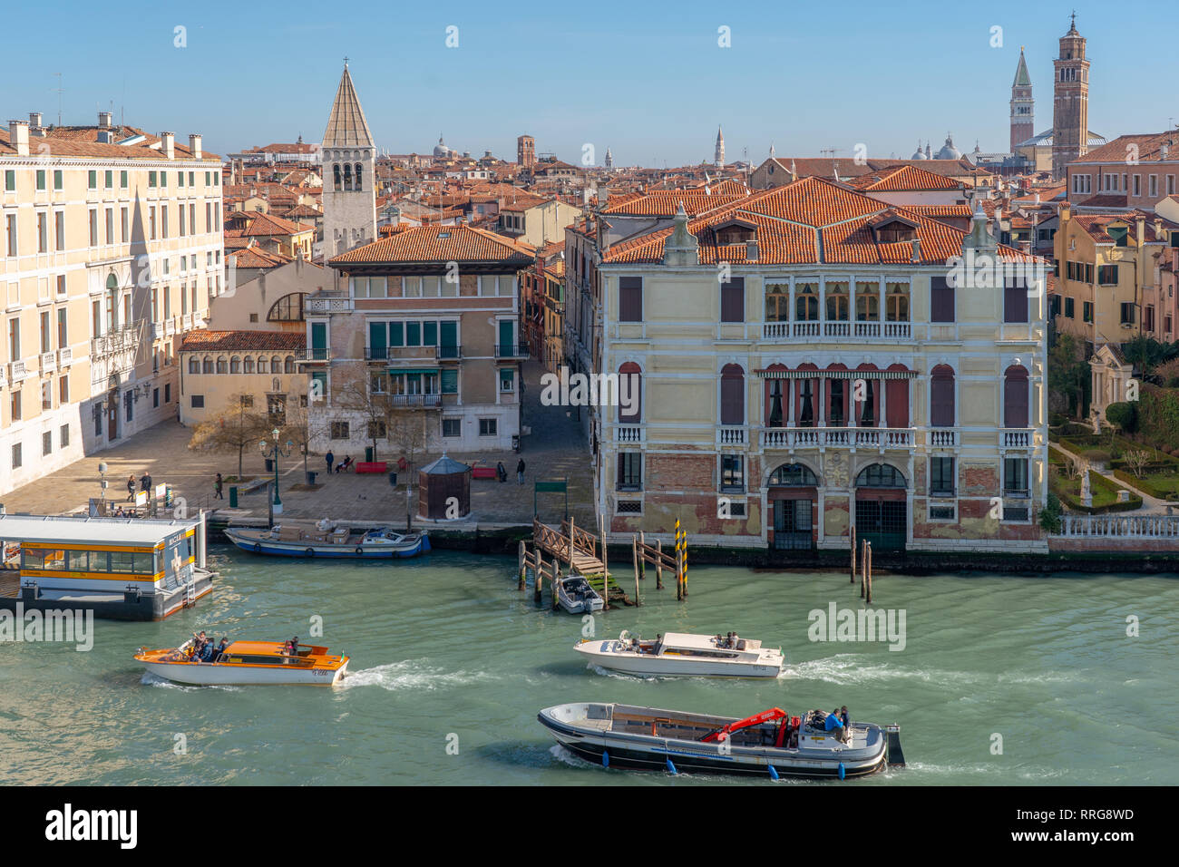 Viste generali dei tetti di Venezia. Da una serie di foto di viaggio in Italia. Foto data: mercoledì, 13 febbraio 2019. Foto: Roger Garfield/Alamy Foto Stock