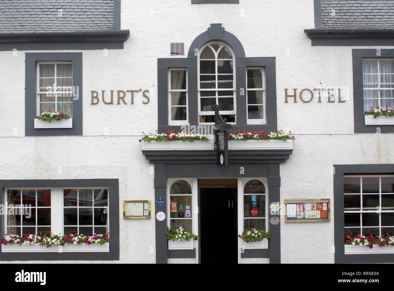 Turismo: Facciata del Burts hotel a High Street, Melrose, Scottish Borders, Scozia, Regno Unito Foto Stock