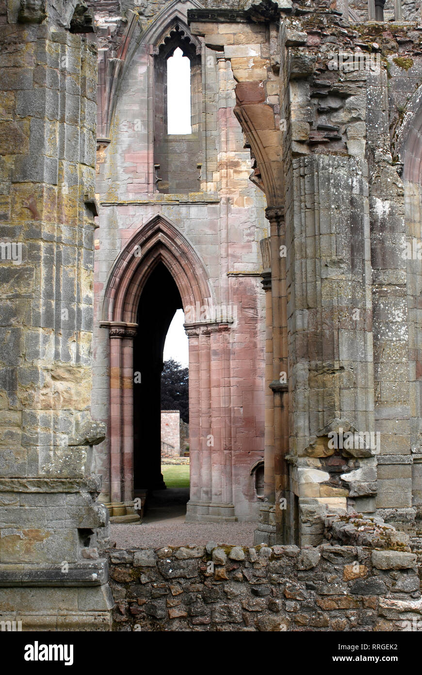 Turismo religioso e culturale: Dettagli di Melrose Abbey, Roxburghshire, Scottish Borders, Scozia, Regno Unito Foto Stock