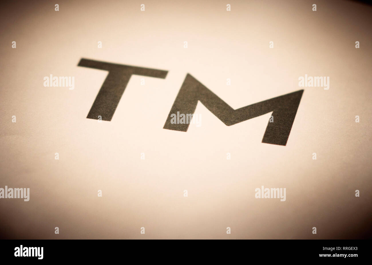 TM simbolo noto come un marchio è un simbolo per indicare che il precedente  marchio è un marchio. Di solito è utilizzato per i marchi non registrati  Foto stock - Alamy