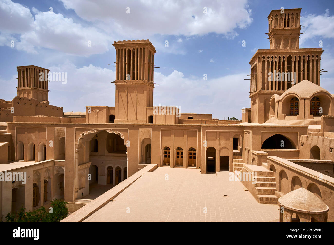 Casa Tradizionale con la badgir (windtowers), Aghazadeh, Abarkuh, Yazd Provincia, Iran, Medio Oriente Foto Stock