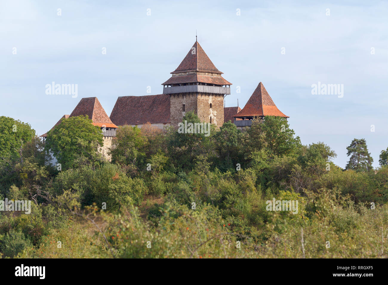 Viscri chiesa fortificata: un Luterano stile romanico chiesa fortificata in Viscri, Brasov County, nella regione della Transilvania di Romania Foto Stock