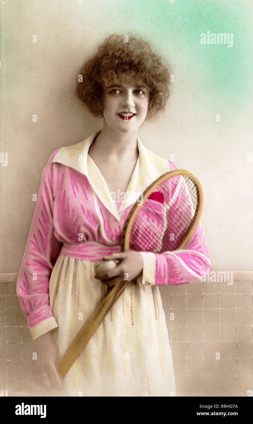 Modello di tennis con la racchetta. Foto Stock