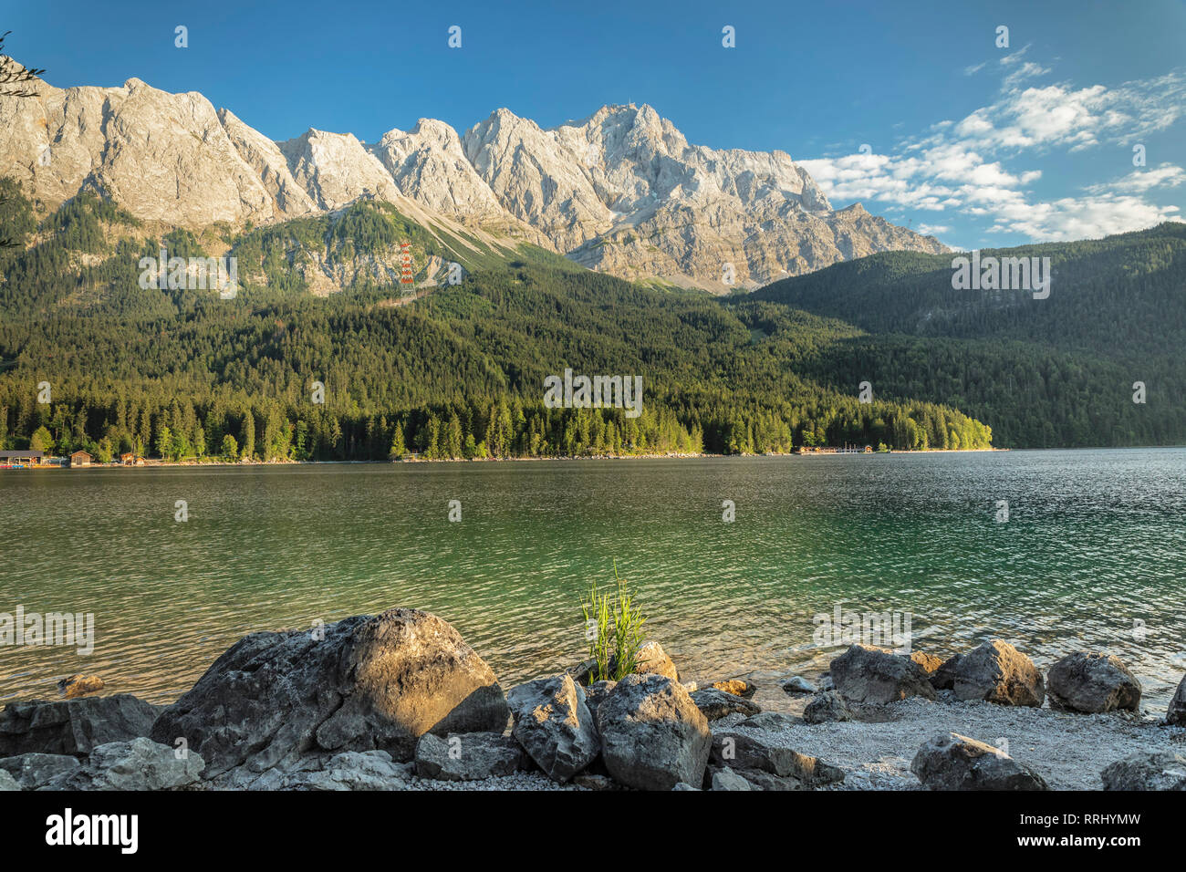 Eibsee lago e montagna Zugspitze, vicino a Grainau, Werdenfelser Land, gamma alta Baviera, Baviera, Germania, Europa Foto Stock