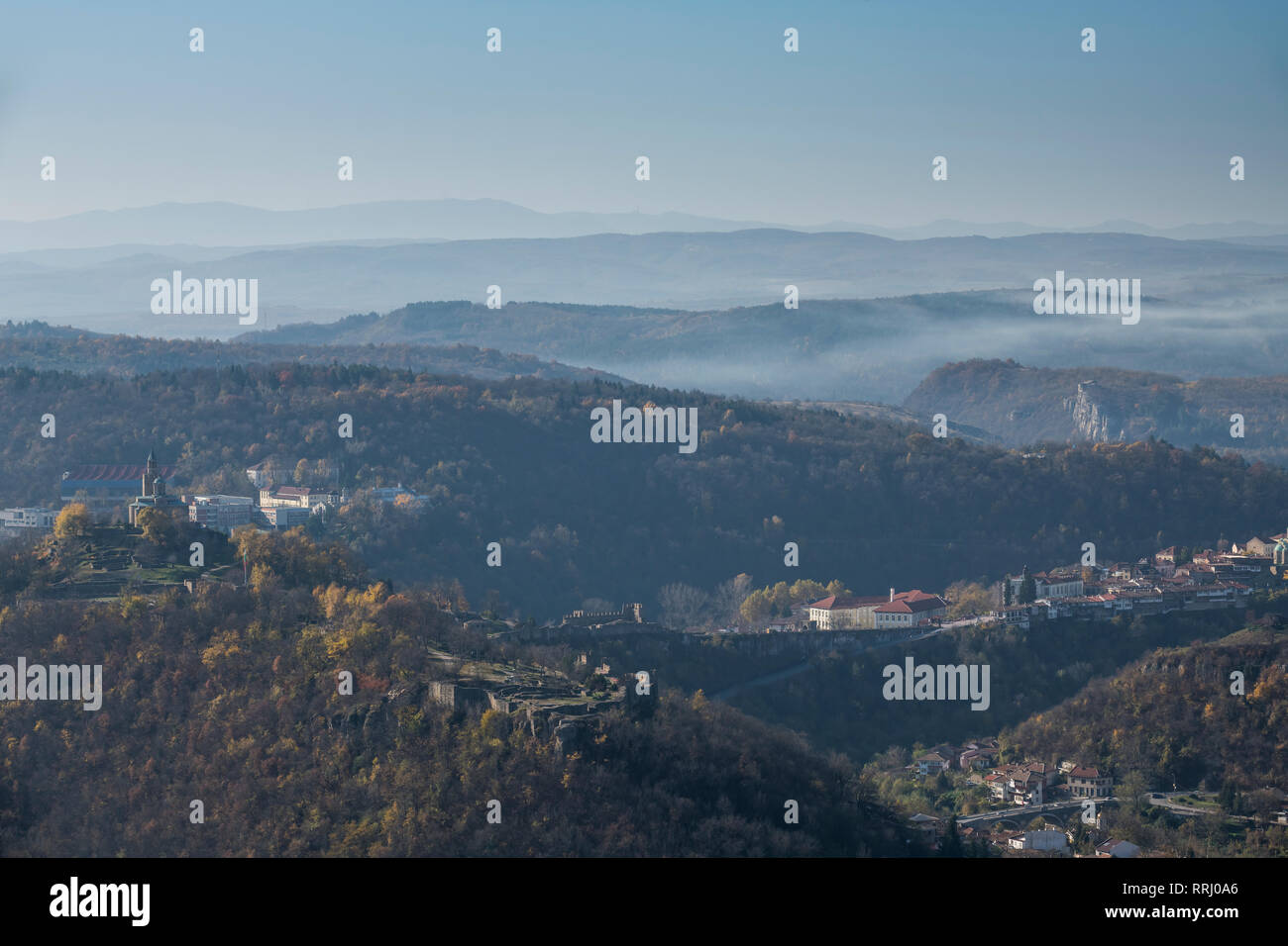 Vista su Velicky Tarnovo da Arbanasi, Bulgaria, Europa Foto Stock