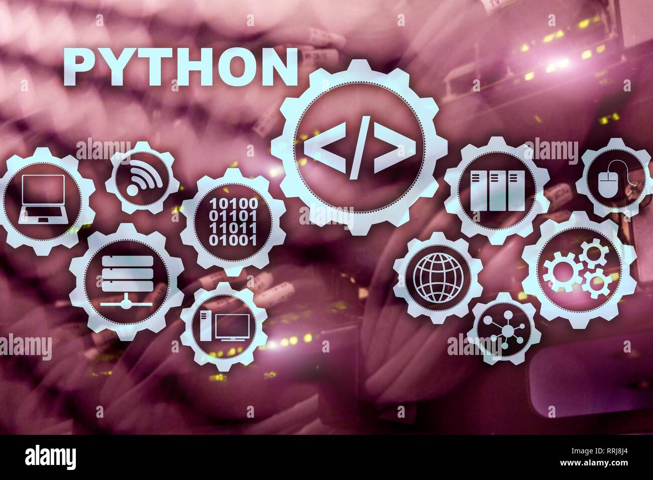 Linguaggio Python sulla sala server sfondo. Flusso di lavoro di programmazione algoritmo astratto concetto su schermo virtuale. Foto Stock