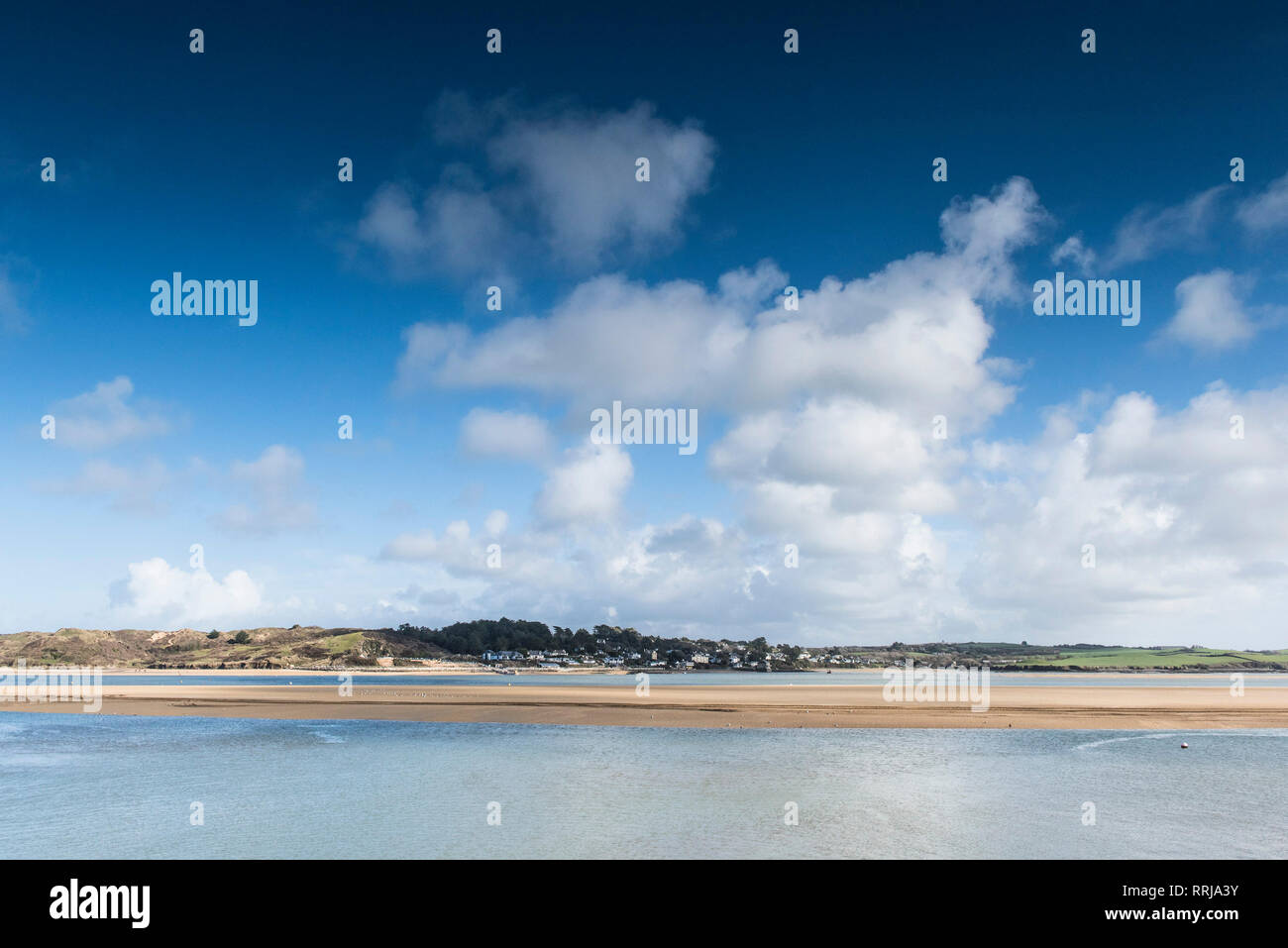Un banco di sabbia che figurano nel fiume Camel a bassa marea sulla North Cornwall coast. Foto Stock