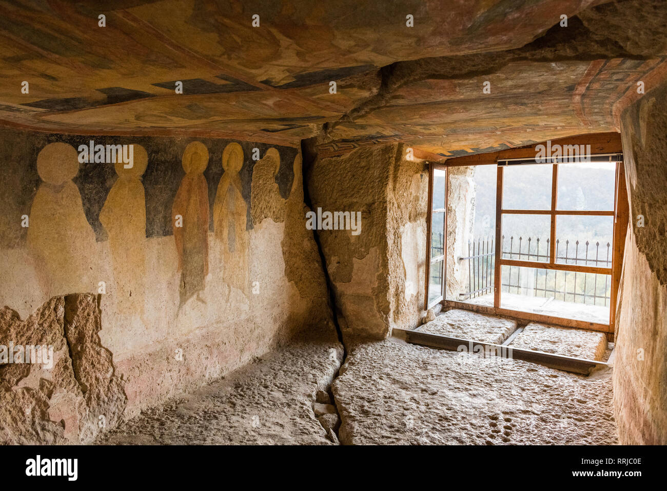 Ivanovo chiesa rupestre di Santa Madre, Sito Patrimonio Mondiale dell'UNESCO, Roussenski Lom River Valley, Bulgaria, Europa Foto Stock