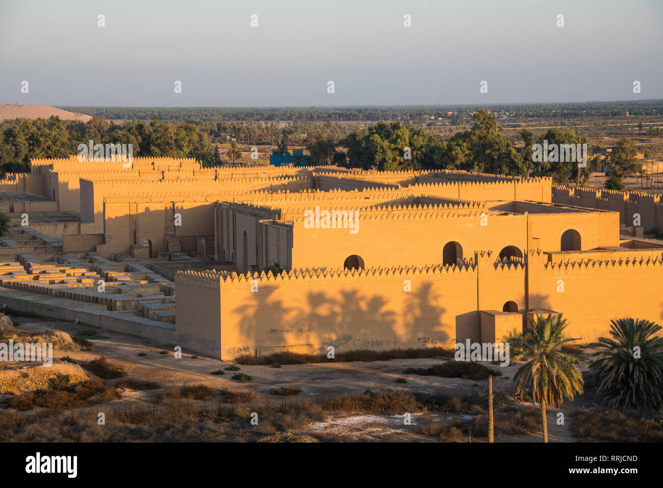 Vista sulla città di Babilonia, Iraq, Medio Oriente Foto Stock