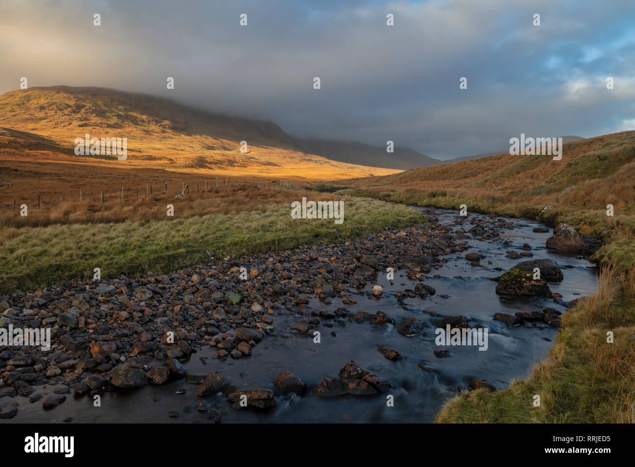 Montagne Maumturk, Connemara, nella contea di Galway, Connacht, Repubblica di Irlanda, Europa Foto Stock