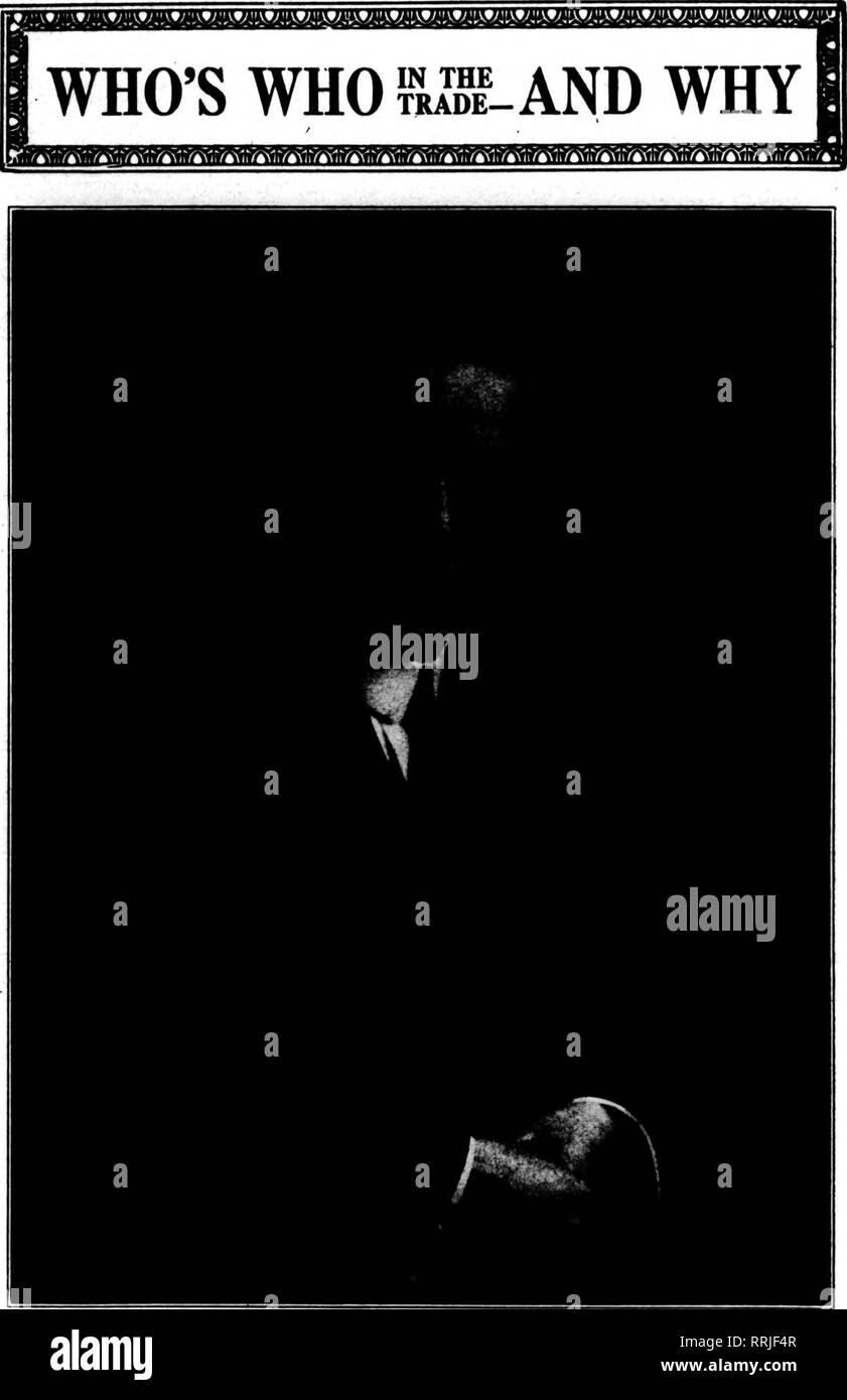 . Fioristi' review [microformati]. Floricoltura. Nov EM BUR 14, 1918. Il Fk&GT;rists'Rcvkw 17 per trattenere un flower show fino alla condi- zioni divenne di nuovo normale. Quindi essi sarebbero lieti di estendere il G. S. A. un invito ad andare incontro a Pitts- burgh. Il segretario ha preso la questione con il presidente William W. Vert, che hanno concluso accordi con la American Institute per la riunione del 1918 e dell'articolo EXHI- bition. Una seconda lettera per le imprese e i privati che offrono i premi speciali ha portato una sensibile di sanzione per tutti i premi per essere trasferito alla pres- ent mostra. Il segretario appre- c Foto Stock