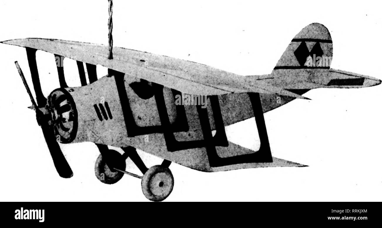 . Fioristi' review [microformati]. Floricoltura. ,. ,.. -.--^rn ••. .•R;..-.7t:^"/TFT&gt;-},-..-^-^- 6 fioristi^ Revisione ottobre 2, 1919. Gli aeroplani di visualizzazione La finestra migliore e novità interiore avete visto mai-aria in miniatura- piani che sweep attraverso l'aria sotto il proprio potere, proprio come un vero e proprio aeroplano. Essi trarre alcun fine di attenzione e la folla stanno intorno stupiti del loro rapido volo, grazioso e banche. La possibilità retro di questa proposta sono sorprendenti in estate esse agiscono come un ventilatore, cambiare l'aria della camera; in inverno tengono i frost off windows. Questi sono gli stessi piani Foto Stock