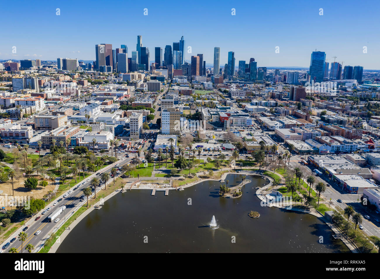Vista aerea del Los Angeles downtown area con West Lake in California Foto Stock