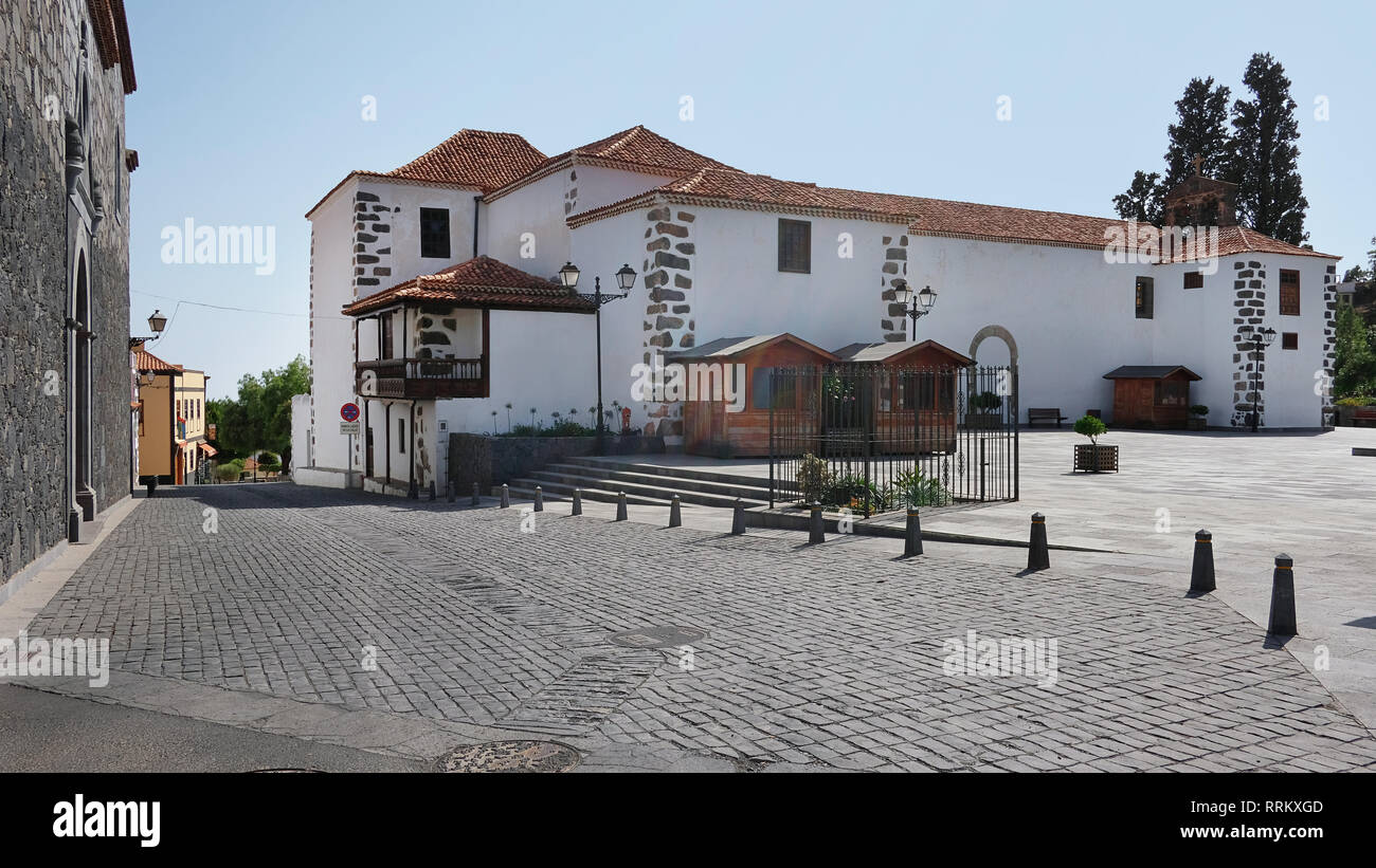 La Iglesia de San Pedro conosciuta anche come la chiesa di San Pietro Apostolo, nel centro storico del villaggio, da Hermano Pedro chiesa, Vilaflor de Chasna Foto Stock