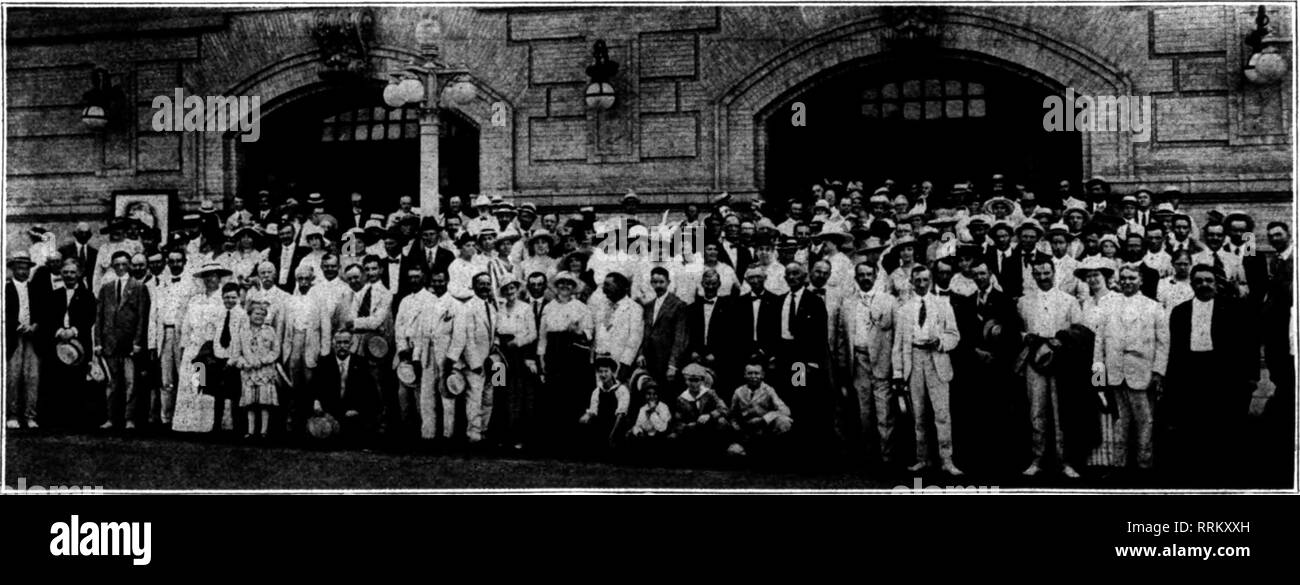 . Fioristi' review [microformati]. Floricoltura. K. C. Kerr. P. 1. Fo'ey. Sulla spiaggia di Galveston. del lavoro del presidente MacRorie e la sua magistrale la manipolazione dei molti difficili problemi presentati durante la sua amministrazione. Danneggiato le importazioni. La questione degli adeguamenti di inter- controversie nazionali è stato discusso. Secre- tary giovani leggere una lettera da una ditta di Holland lampadina i caricatori che chiede la società a nominare un consiglio di amministrazione di ispettori incaricati di esaminare le spedizioni detto essere dam- invecchiato e rifiutato dai destinatari. La questione è stata posta nelle mani del comitato sulla tariffa e la legislazione, con i suggerimenti Foto Stock