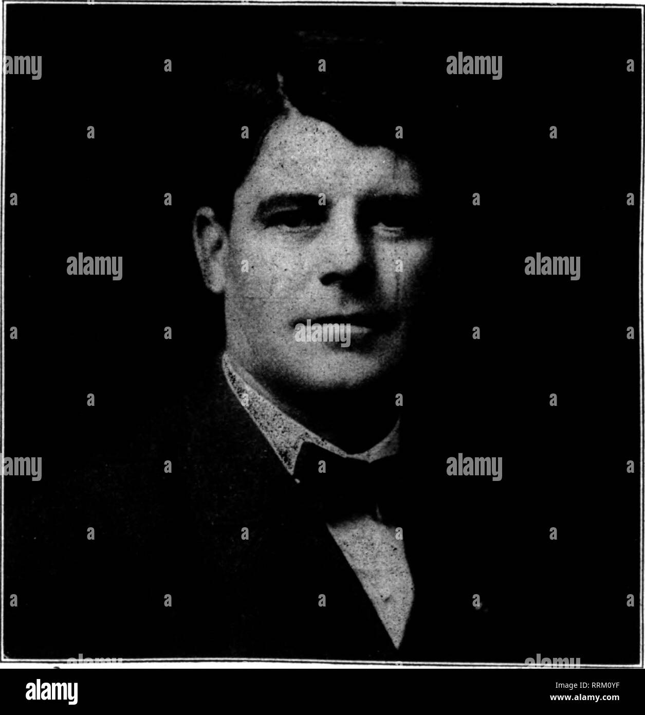 . Fioristi' review [microformati]. Floricoltura. W;n *?^, mi ha Texas State fioristi' in modo- ciety ha tenuto il suo incontro annuale- ing a Houston 14 Agosto il giorno precedente l'apertura del S. A. F. convenzione, e aveva la più grande frequentare-  ance negli anni, con tre" brisk nelle sessioni di lavoro dedicate alla discussione in un linguaggio chiaro e semplice dell'in- timate problemi che lasciato perplesso il commercio nel Lone Star State. Quasi tutta la discussione accesa la distanza Texans sono dal mercato e le diffi- culties incontrano nell'ottenere lo stock di cui hanno bisogno per soddisfare le rapidamente in- Richiesta di cordonatura. Nel suo indirizzo Foto Stock