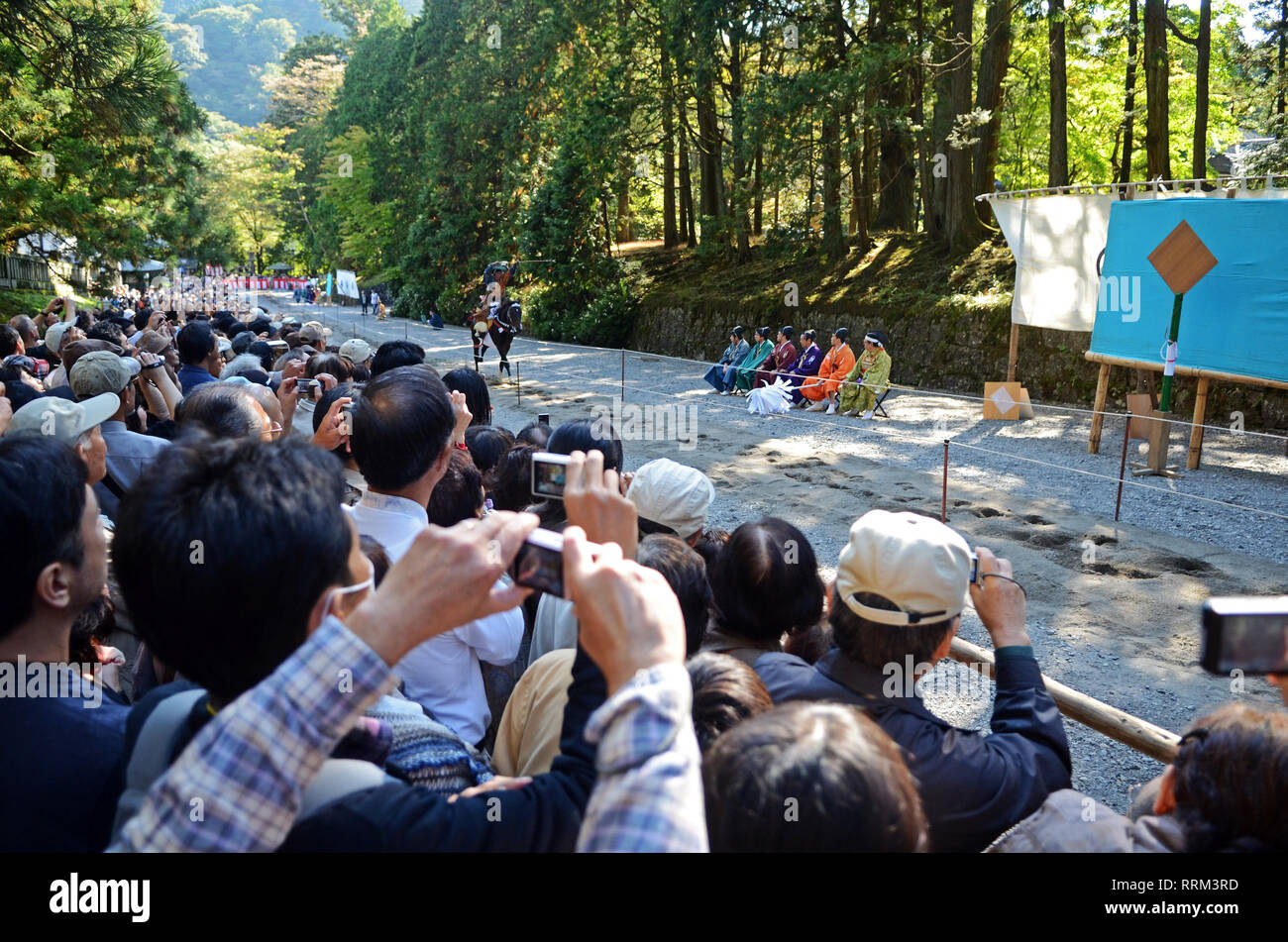 Yabusame - Montato tradizionale giapponese del tiro con l'arco - mostra al Santuario Toshogu, Nikko Foto Stock