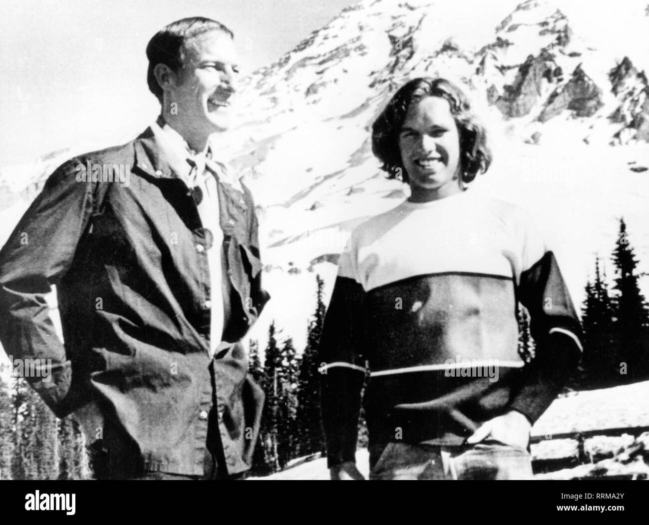 Kennedy, Giuseppe Patrick II, * 24.9.1952, impresario americano e del politico di metà lunghezza (a destra), con l'alpinista Lou Whittaker, il Parco Nazionale del Monte Rainier, Washington, USA, 22.6.1970, Additional-Rights-Clearance-Info-Not-Available Foto Stock
