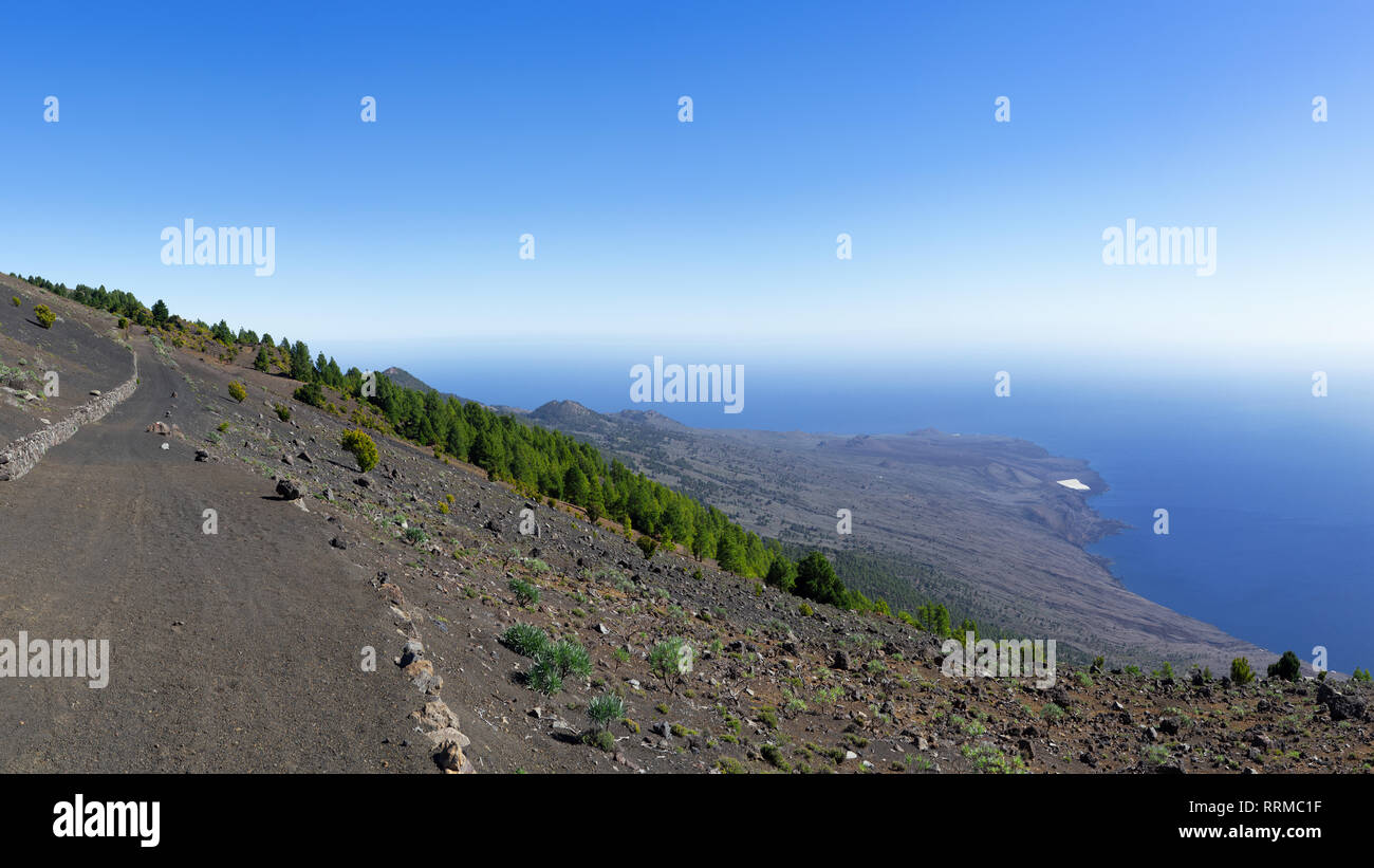 El Hierro - Vista sulla collina di El Julan fino alla punta meridionale dell'isola Foto Stock