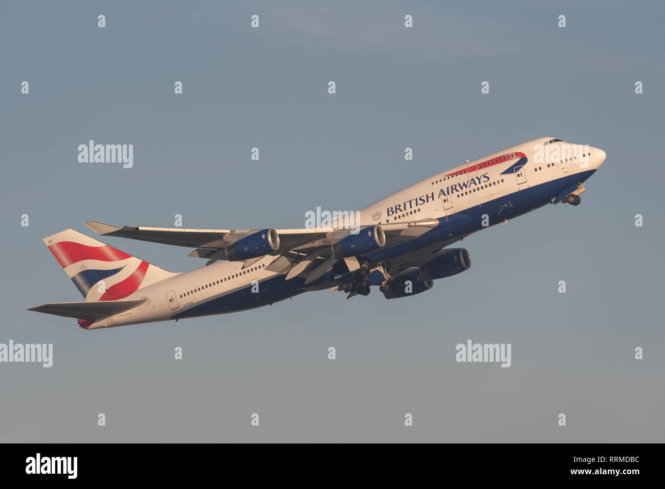British Airways Boeing 747 Jumbo Jet aereo jet piano G-civiltà decollo dall'Aeroporto Heathrow di Londra, Regno Unito. Compagnia aerea della partenza del volo. 747-400 Foto Stock