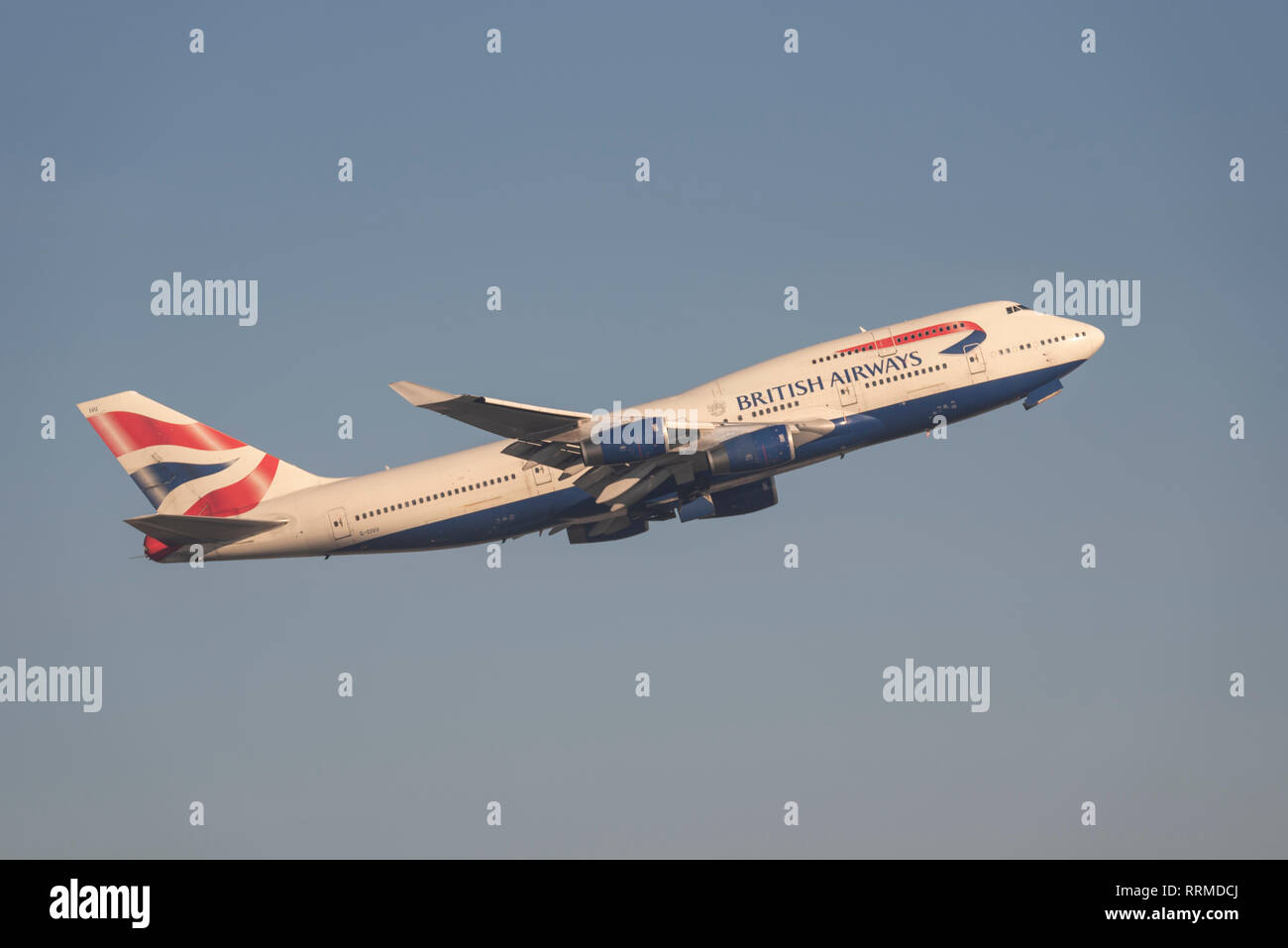 British Airways Boeing 747 Jumbo Jet aereo jet piano G-CIVU decollo dall'Aeroporto Heathrow di Londra, Regno Unito. Compagnia aerea della partenza del volo Foto Stock