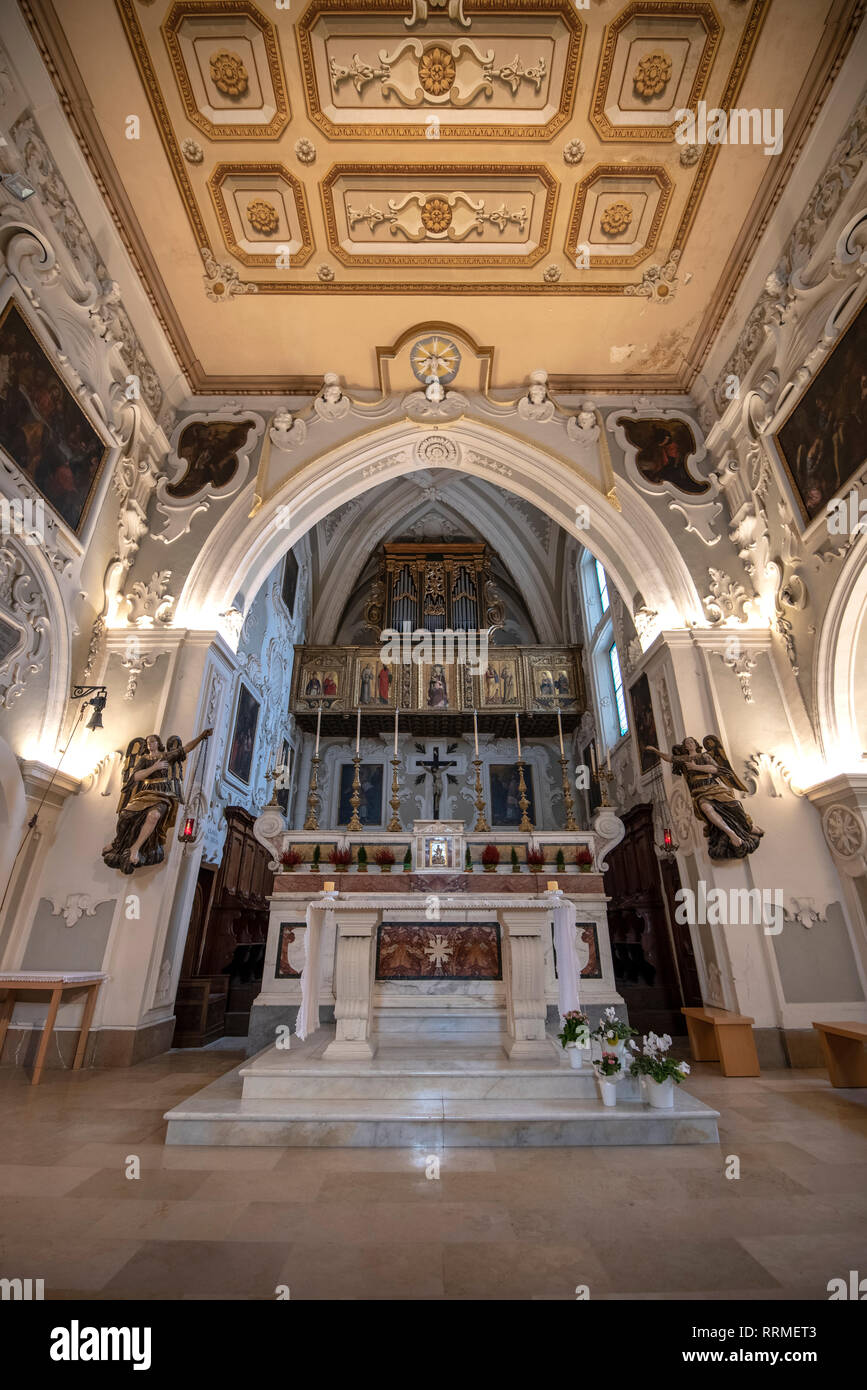 Chiesa di San Francesco di Assisi (Chiesa di San Francesco d'Assisi)  all'interno, nel centro storico di Matera, Basilicata, Puglia, Italia Foto  stock - Alamy
