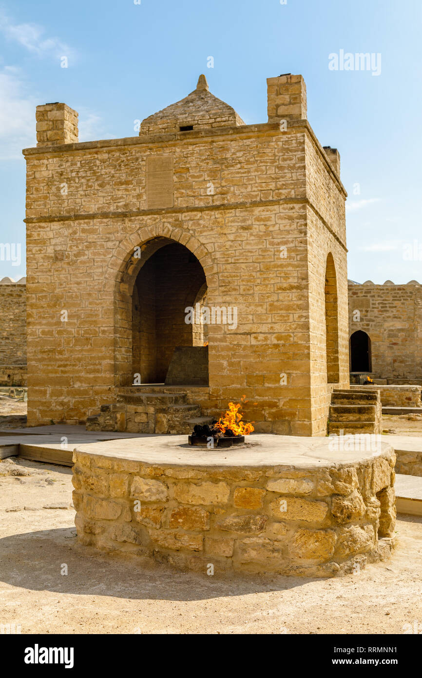 Antico tempio di pietra di Atashgah zoroastriana, luogo di culto del fuoco, Baku, Azerbaijan Foto Stock