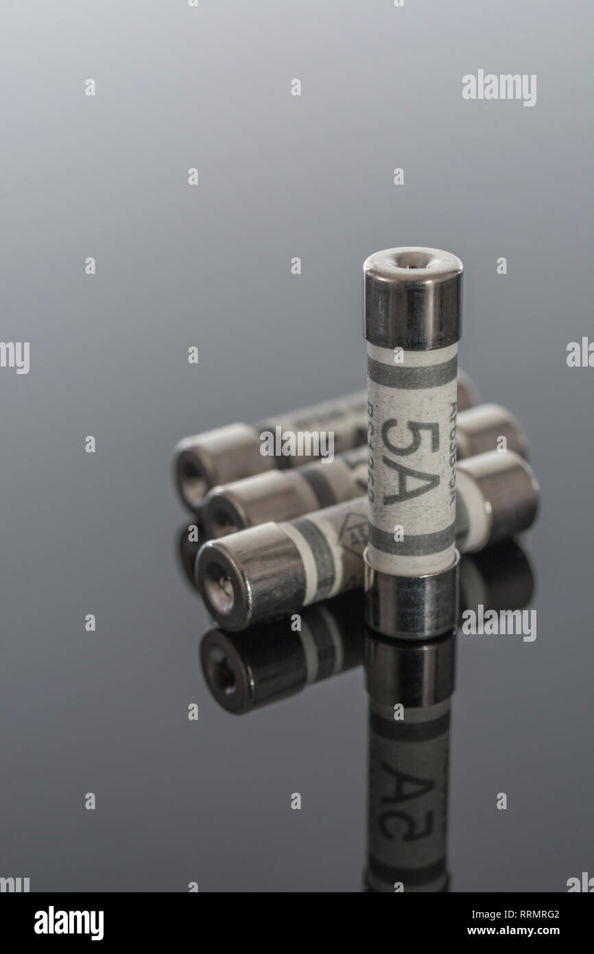 Set Di 3 Fusibili Ceramici 8,5X23-2A Senza Indicatore Zenitech - Foto 13