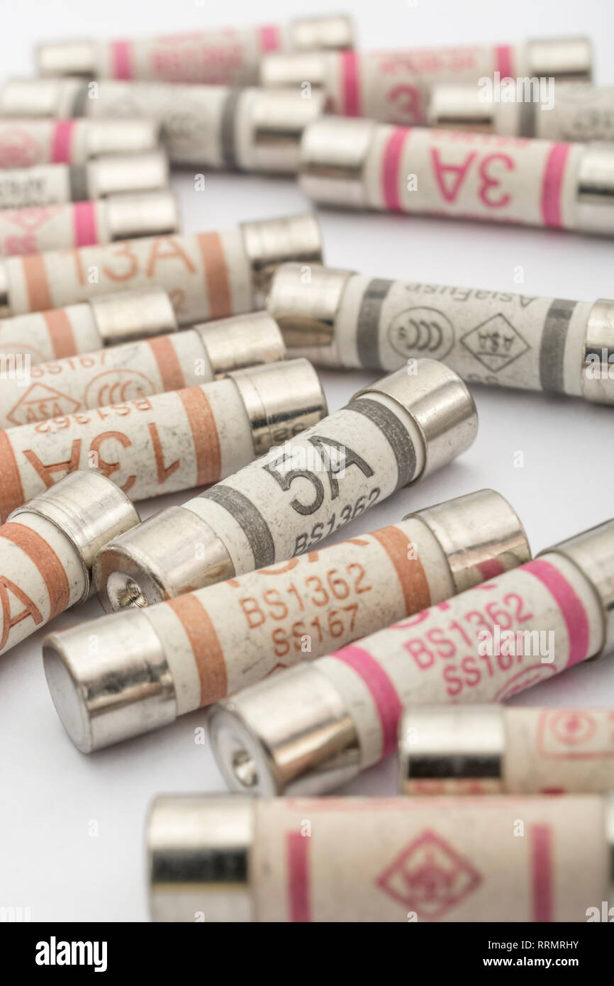 25 Fusibili Domestici 13A Cartuccia, Ceramici, Per Rete UK 230V - Scorta Per Sicurezza Elettrica - Foto 4