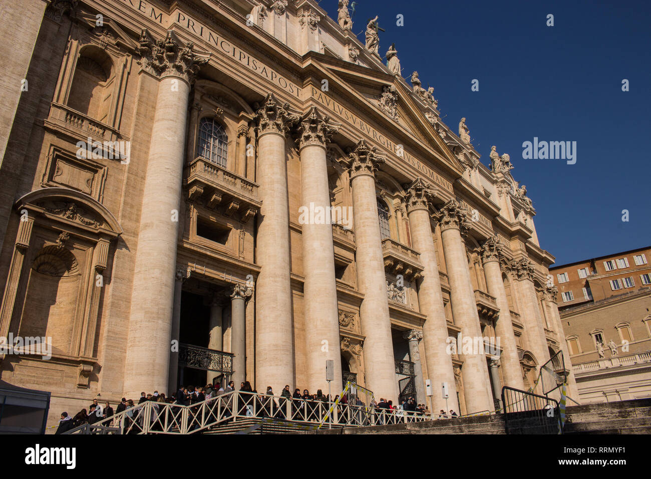 La Basilica di San Pietro in Roma, Città del Vaticano alle prime luci del mattino Foto Stock