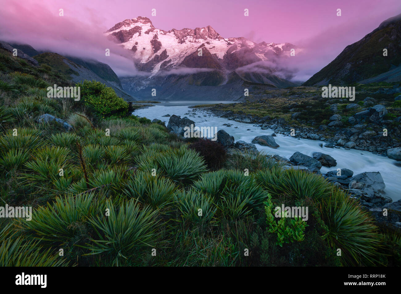 Oceania Nuova Zelanda Aotearoa, Isola del Sud, Mount Cook, il Parco nazionale di Mount Sefton nelle Alpi del Sud Foto Stock