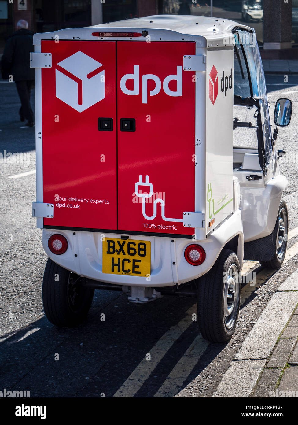 DPD Electric Delivery Vehicle nel centro di Londra. DPD è un servizio di consegna e corriere. Eco Delivery Londra. Foto Stock