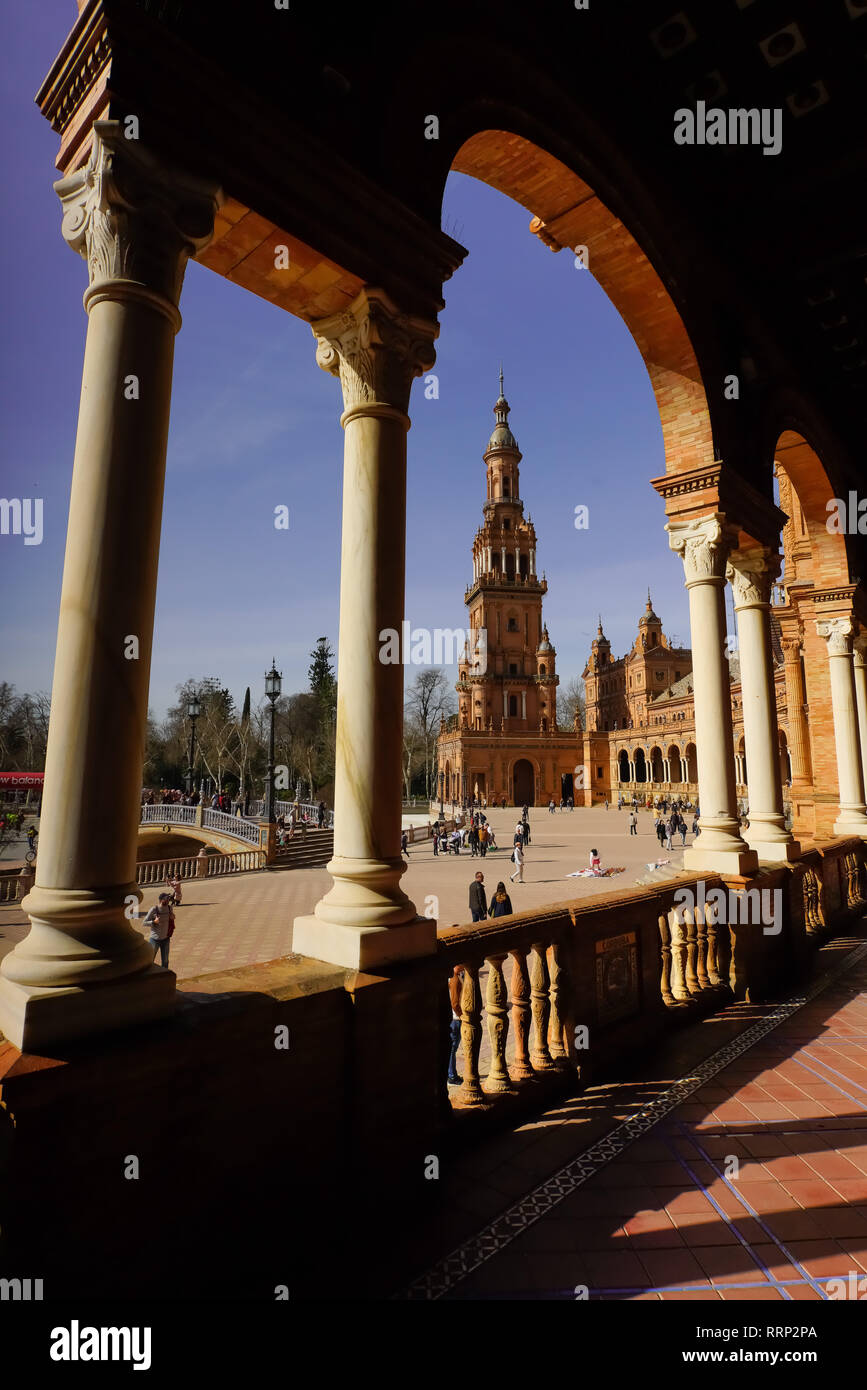 Plaza de España è un ottimo esempio di stile neorinascimentale. Siviglia, Spagna. Foto Stock