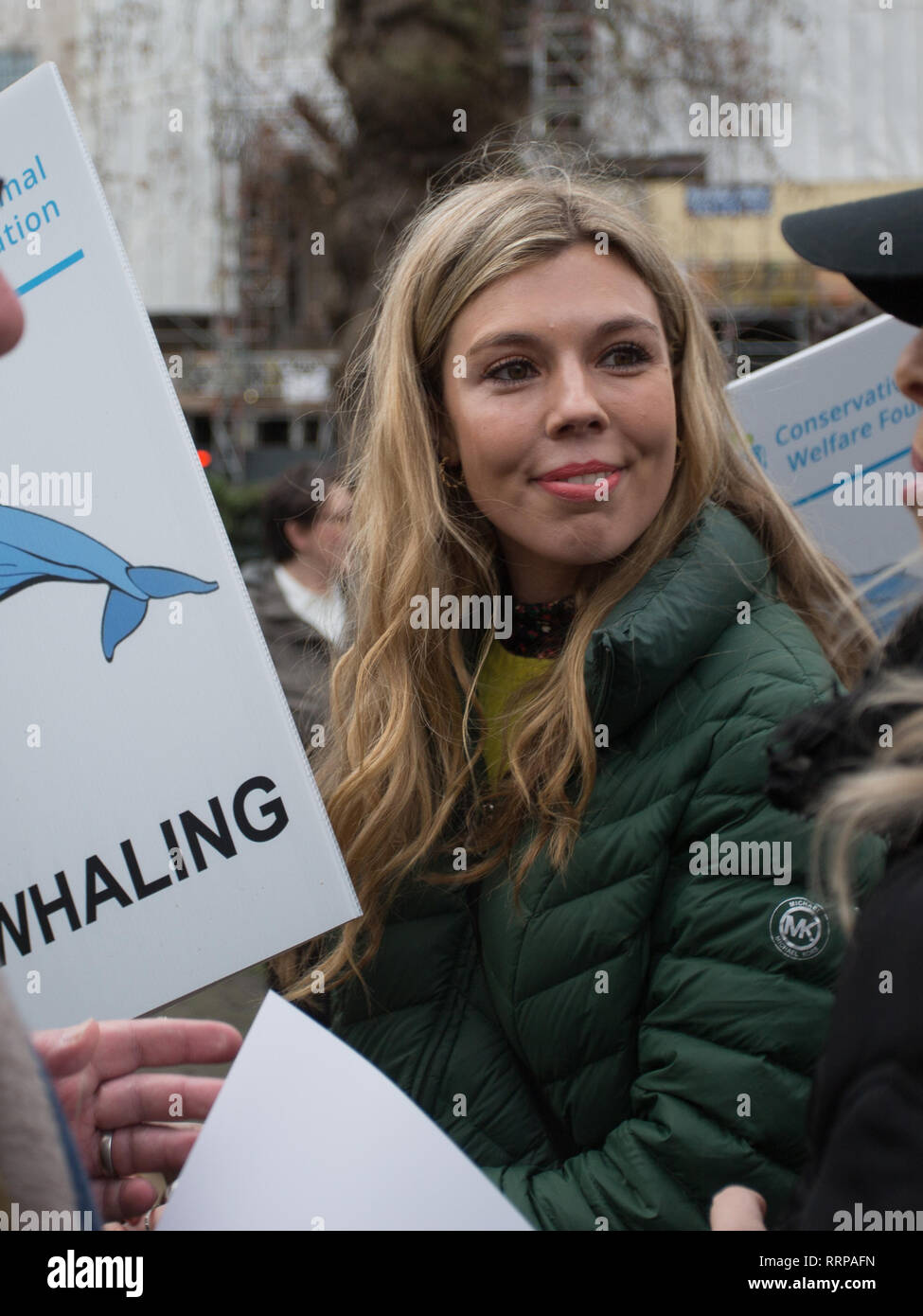 N. di caccia alle balene marzo all'Ambasciata giapponese, protesta contro laccati. decisione di ritirarsi dalla Commissione baleniera internazionale (IWC) e riprendere la caccia alle balene a fini commerciali. Dotato di: Carrie Symonds dove: Londra, Regno Unito quando: 26 Gen 2019 Credit: Wheatley/WENN Foto Stock