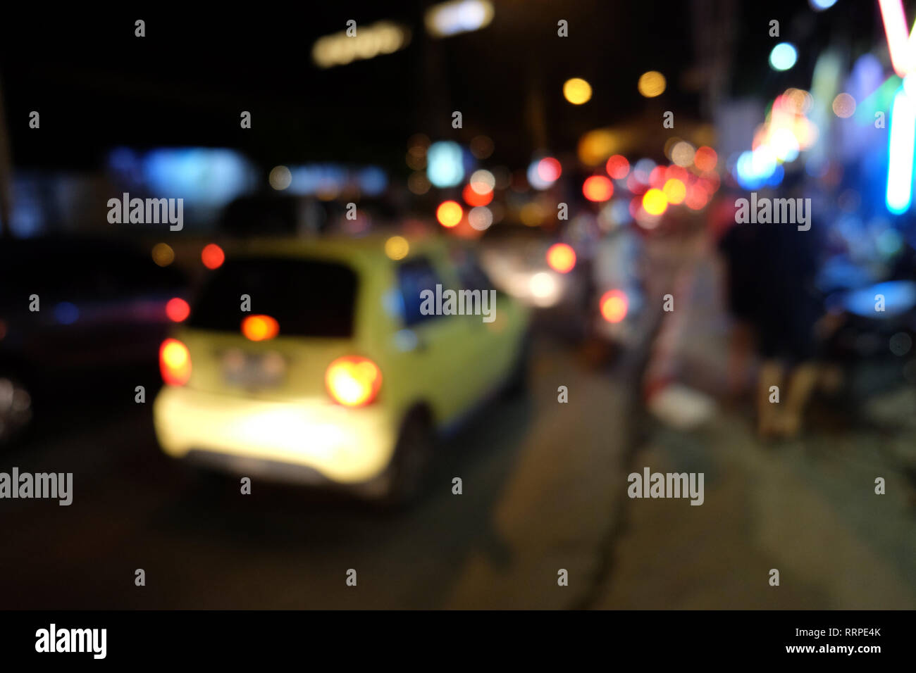 Notte evento Festival parte su strada con persone sfondo sfocato, tono vintage Foto Stock