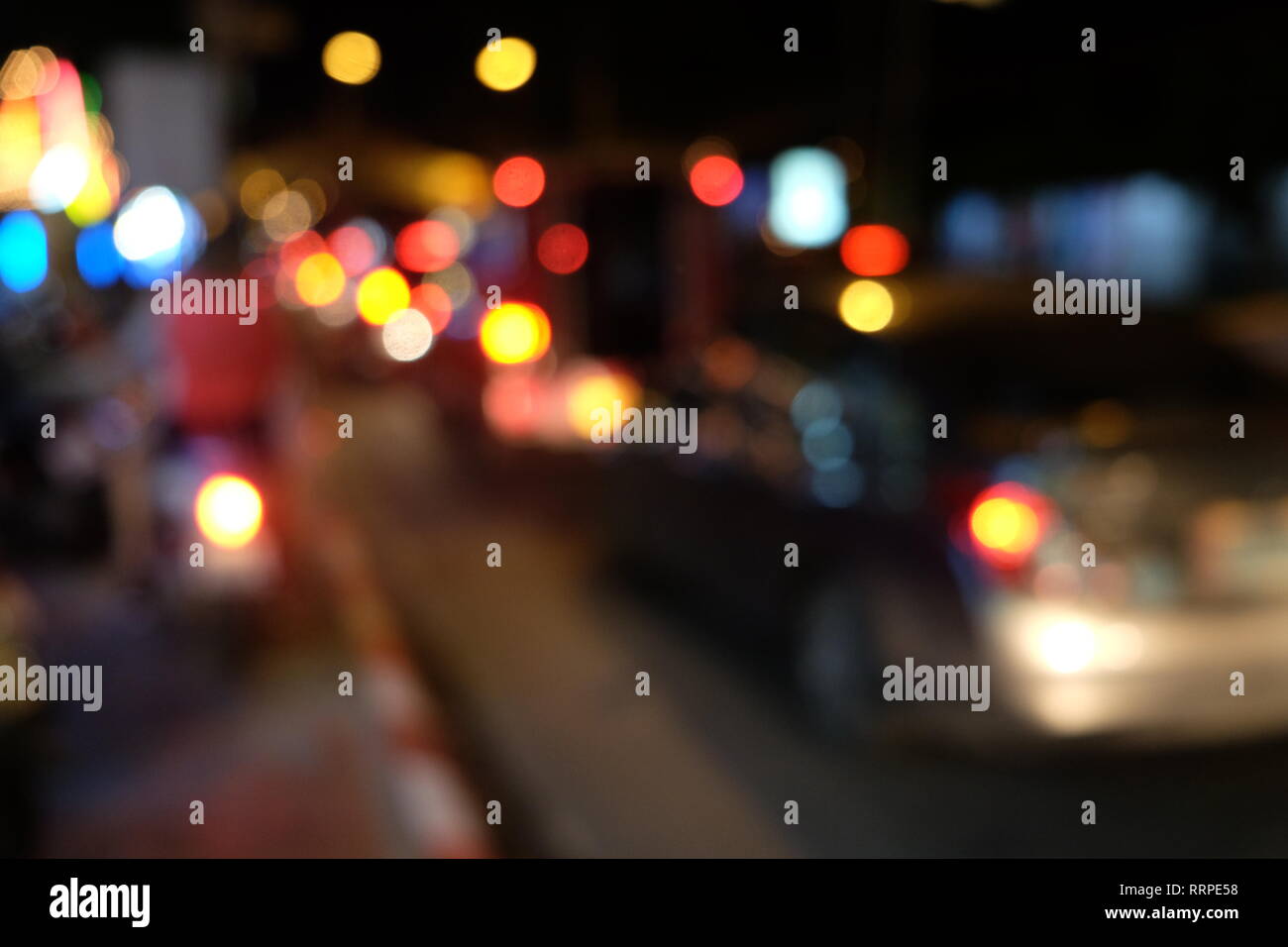 Notte evento Festival parte su strada con persone sfondo sfocato, tono vintage Foto Stock