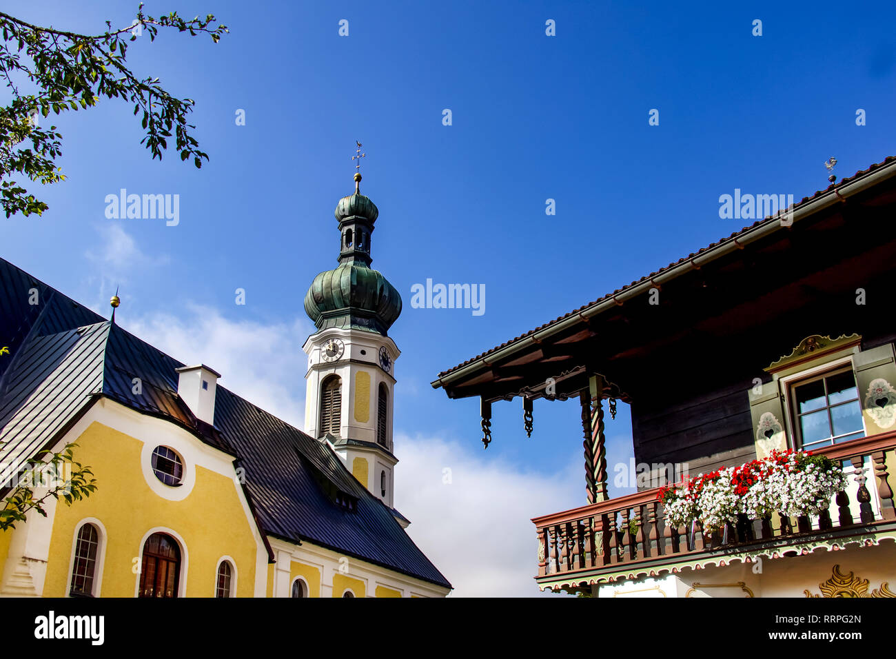 Chiesa nel piccolo villaggio di montagna, viaggi Baviera Reit im Winkl chiemgau Foto Stock